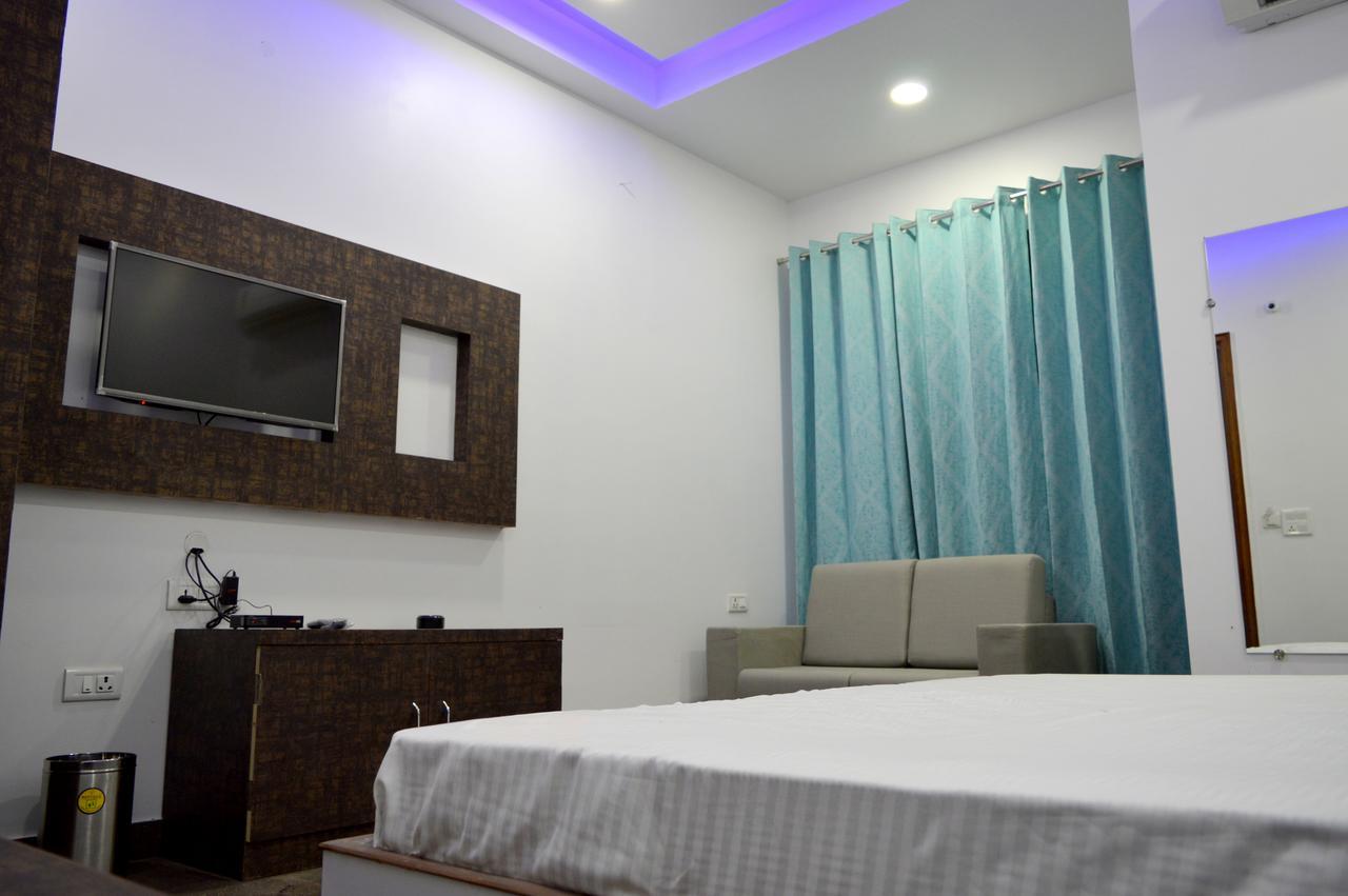 Hotel Taru Inn Ghaziabad Exterior foto