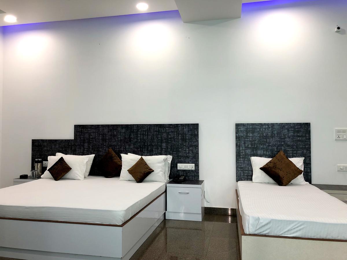 Hotel Taru Inn Ghaziabad Exterior foto